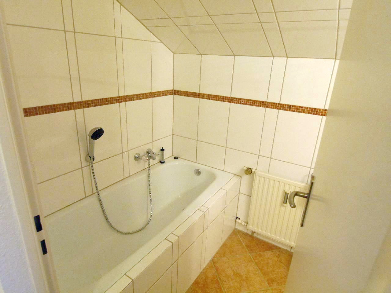 Stadt Blankenberg – Ideal für 1-3 Personen! 3-Zimmer-Dachgeschoßwohnung im ruhigen 3-Familienhaus - Foto 2