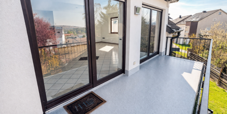 Der ca. 9 m² große  Balkon