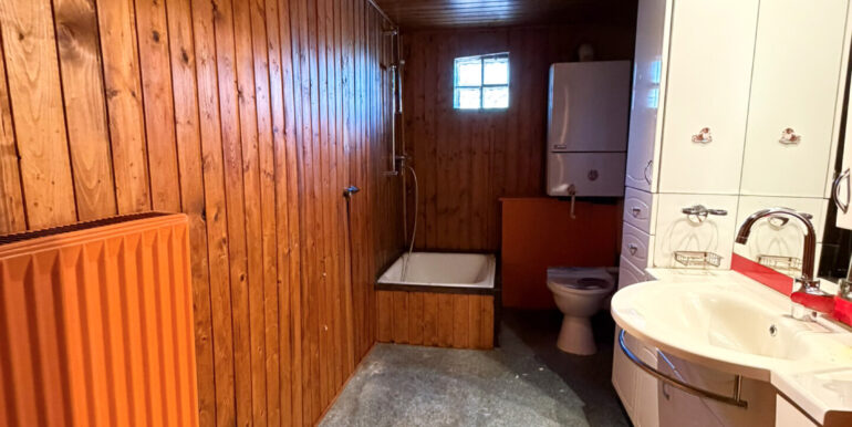 Badezimmer (EG)