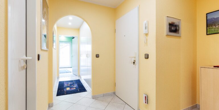 Diele mit Einbauten + Gäste-WC