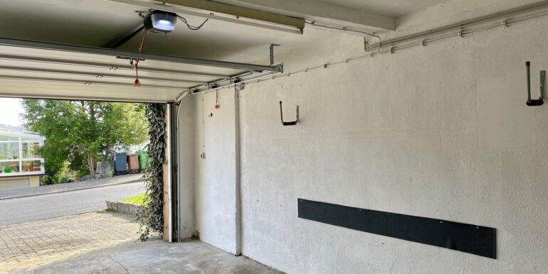 Garage mit Sektionaltor