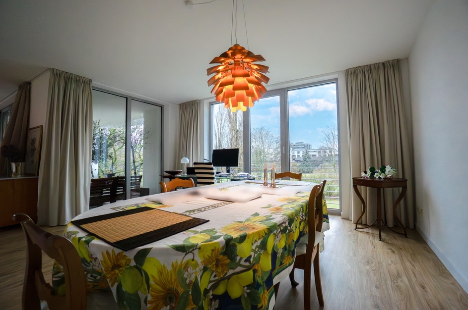Düsseldorf-Oberkassel: Exklusives Wohnen in Oberkassel – Großzügige Traumwohnung mit Blick ins Grüne - Foto 2
