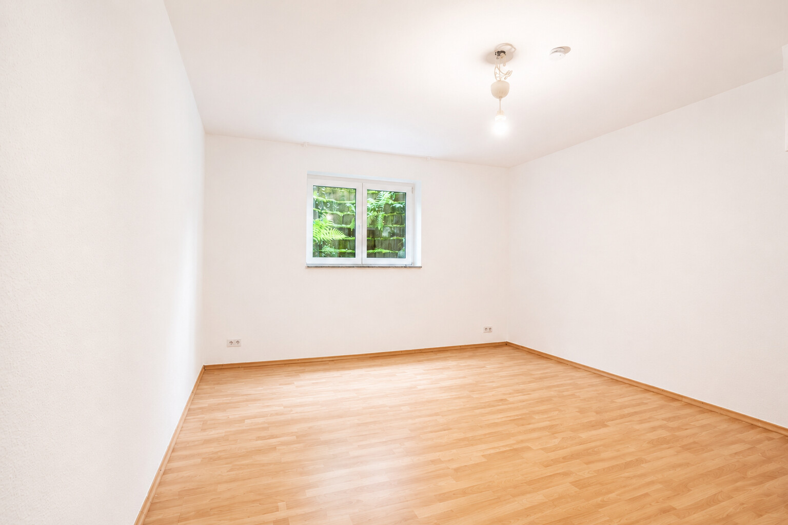 Schön geschnittene 2-Zimmer Souterrain-Wohnung in ruhiger Wohngegend! - Foto 3