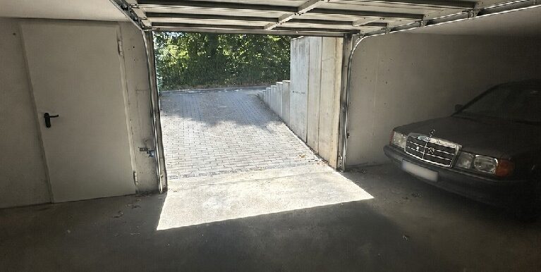 Tiefgaragenzufahrt